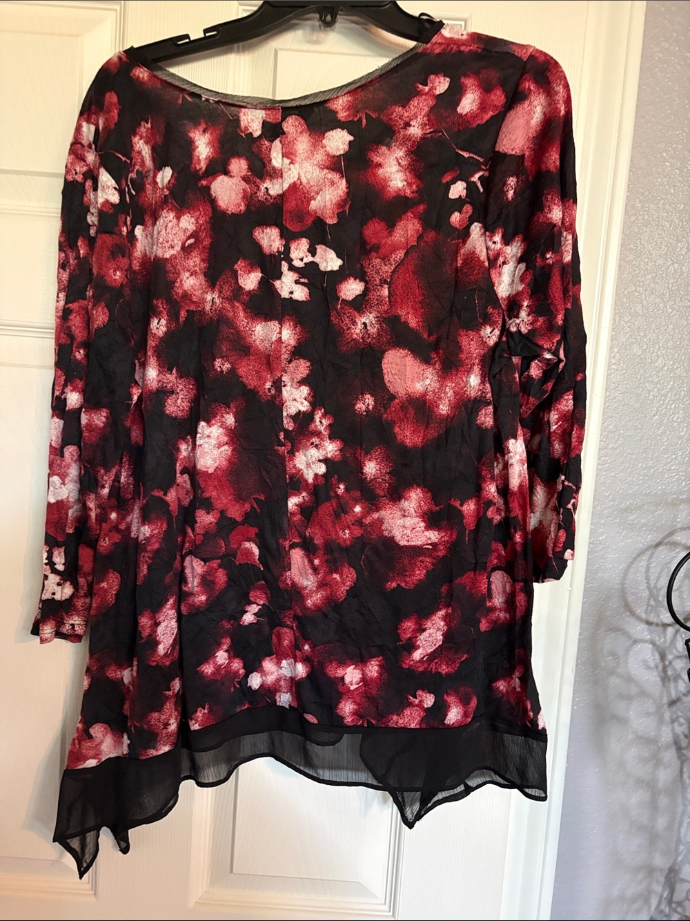 Simply Vera Vera Wang Black and Red Floral Layered Chiffon Tunic - Picture 3 of 3